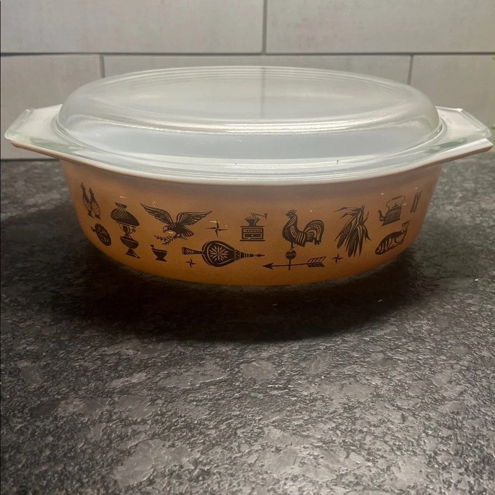 Vintage Pyrex Early American Glass Casserole Dish with Lid 22ct gold ex cond
